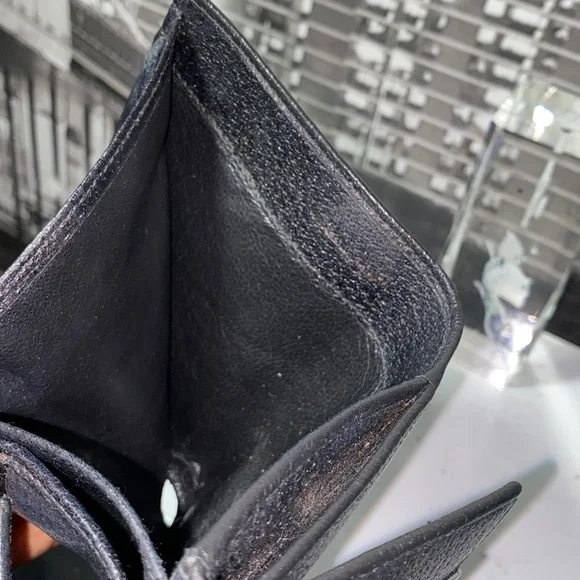 Authentic Gucci Black Textured Leather Wallet - Picture 9 of 14